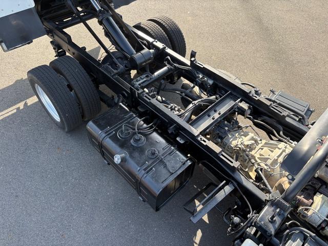 デュトロ 　ＭＴ　後輪ダブル　電動格納ミラー　エアコン　パワーウィンドウ　運転席エアバッグ　積載量２０００ｋｇ　荷台内寸長３０５幅１５９高３２　高床前７７後８３　　全輪１９５／７５Ｒ１５　１０９／１０７ＮＬＴ（46枚目）