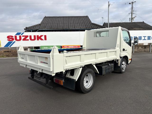 デュトロ 　ＭＴ　後輪ダブル　エアコン　パワーウィンドウ　運転席エアバッグ　積載量２０００ｋｇ　荷台内寸長３０５幅１５９高３２　高床前７７後８４　全輪１９５／７５Ｒ１５　１０９／１０７Ｌ　ＬＴ（3枚目）