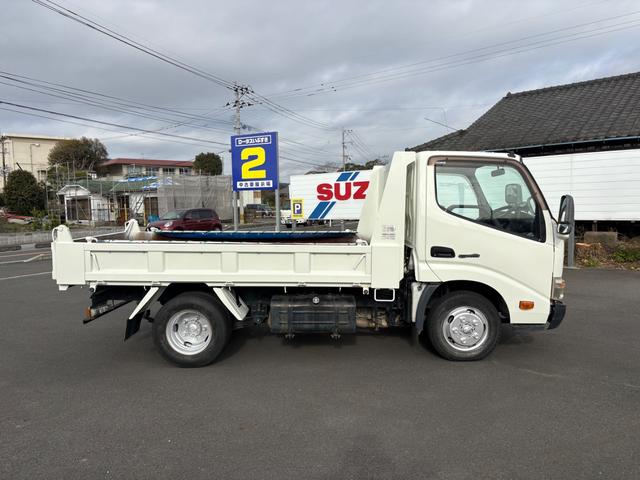 デュトロ 　ＭＴ　後輪ダブル　エアコン　パワーウィンドウ　運転席エアバッグ　積載量２０００ｋｇ　荷台内寸長３０５幅１５９高３２　高床前７７後８４　全輪１９５／７５Ｒ１５　１０９／１０７Ｌ　ＬＴ（6枚目）