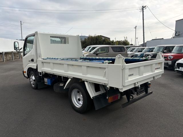 デュトロ 　ＭＴ　後輪ダブル　エアコン　パワーウィンドウ　運転席エアバッグ　積載量２０００ｋｇ　荷台内寸長３０５幅１５９高３２　高床前７７後８４　全輪１９５／７５Ｒ１５　１０９／１０７Ｌ　ＬＴ（8枚目）