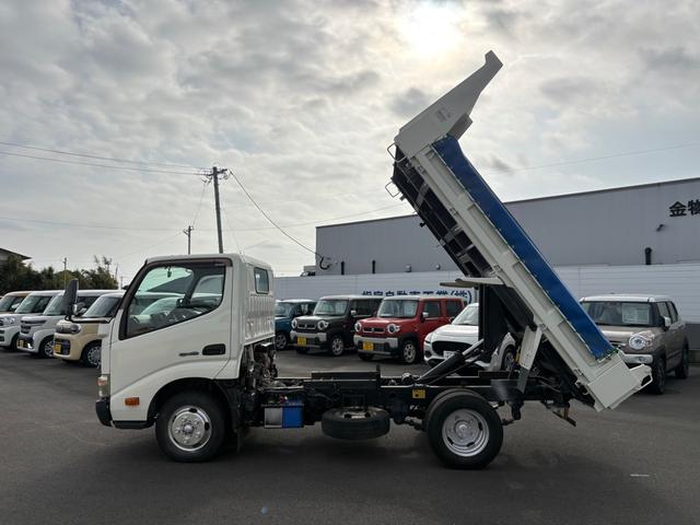 デュトロ 　ＭＴ　後輪ダブル　エアコン　パワーウィンドウ　運転席エアバッグ　積載量２０００ｋｇ　荷台内寸長３０５幅１５９高３２　高床前７７後８４　全輪１９５／７５Ｒ１５　１０９／１０７Ｌ　ＬＴ（20枚目）