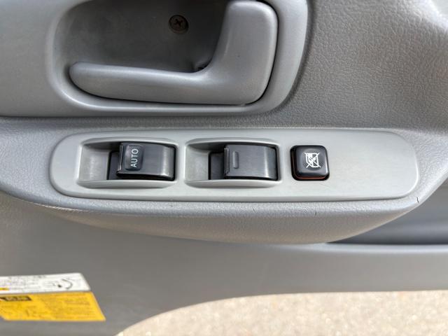 デュトロ 　ＭＴ　後輪ダブル　エアコン　パワーウィンドウ　運転席エアバッグ　積載量２０００ｋｇ　荷台内寸長３０５幅１５９高３２　高床前７７後８４　全輪１９５／７５Ｒ１５　１０９／１０７Ｌ　ＬＴ（25枚目）