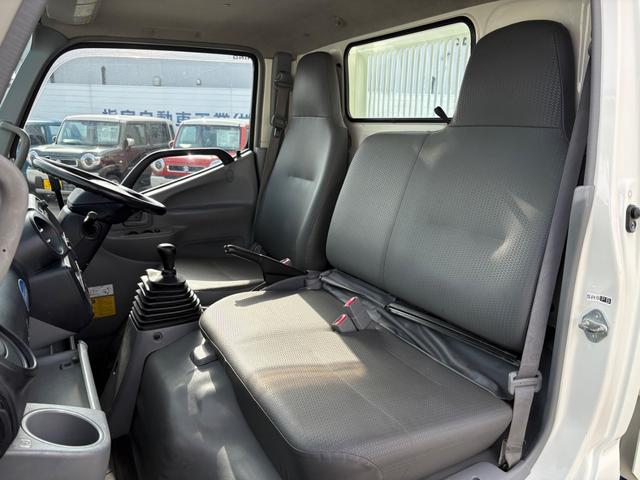 デュトロ 　ＭＴ　後輪ダブル　エアコン　パワーウィンドウ　運転席エアバッグ　積載量２０００ｋｇ　荷台内寸長３０５幅１５９高３２　高床前７７後８４　全輪１９５／７５Ｒ１５　１０９／１０７Ｌ　ＬＴ（41枚目）