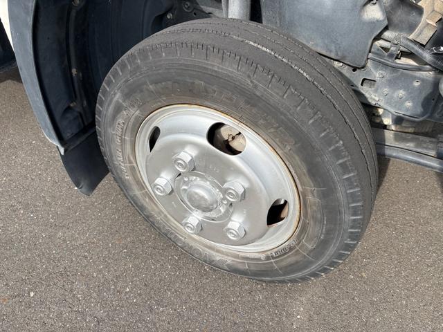 デュトロ 　ＭＴ　後輪ダブル　エアコン　パワーウィンドウ　運転席エアバッグ　積載量２０００ｋｇ　荷台内寸長３０５幅１５９高３２　高床前７７後８４　全輪１９５／７５Ｒ１５　１０９／１０７Ｌ　ＬＴ（47枚目）