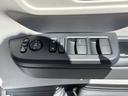 パワーウィンドウのスイッチですよ。運転席に居ながら窓を開け閉めのコントロールできますよ。