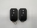 付いてて便利!とても人気の高い装備のスマートキーシステム。キーを携帯しているだけで、ドアロックの開閉並びにエンジンの始動が可能な装備です。プッシュスタートですのでエンジンの始動もボタンを押すだけです