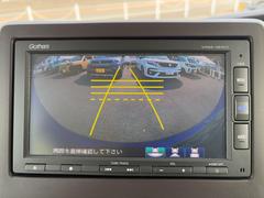 バックカメラも付いています。駐車の時に便利なのはもちろんの事、後方死角にいる子供たちに気が付くことができるので安心安全ですね 7