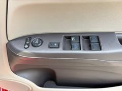 パワーウィンドウ付き☆運転席で全部の窓を開閉することが可能！！快適にドライブをお楽しみいただけます☆ 4