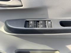 パワーウィンドウ付き☆運転席で全部の窓を開閉することが可能！！快適にドライブをお楽しみいただけます☆ 4