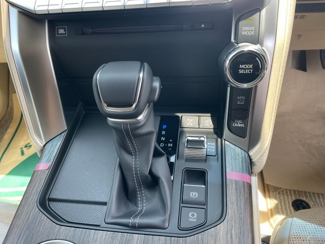 ランドクルーザー ＺＸ　４ＷＤ　全周囲カメラ　クリアランスソナー　オートクルーズコントロール　レーンアシスト　パワーシート　衝突被害軽減システム　サンルーフ　ナビ　ＴＶ　オートマチックハイビーム　オートライト（8枚目）