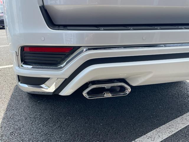 ランドクルーザー ＺＸ　４ＷＤ　全周囲カメラ　クリアランスソナー　オートクルーズコントロール　レーンアシスト　パワーシート　衝突被害軽減システム　サンルーフ　ナビ　ＴＶ　オートマチックハイビーム　オートライト（32枚目）