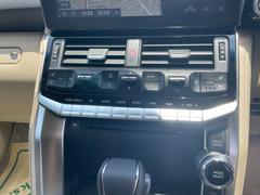 この度は当店のお車をご覧になっていただき、誠にありがとうございます。じっくり現車確認して頂けるよう、ご準備を致します！ 6