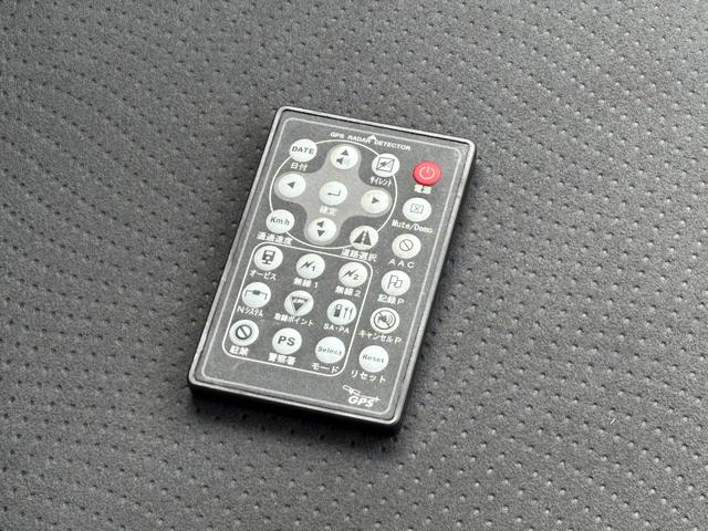 プリウス Ｌ　ハイブリッド　ＥＴＣ　バックカメラ　ナビ　ＴＶ　オートクルーズコントロール　オートライト　スマートキー　電動格納ミラー　ＣＶＴ　盗難防止システム　衝突安全ボディ　アルミホイール　ＣＤ　ＤＶＤ再生（56枚目）