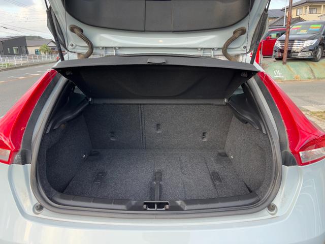 VOLVO V40 T4