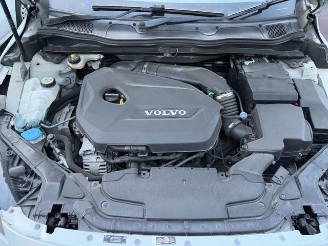 VOLVO V40 T4