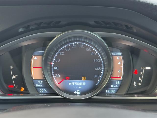 VOLVO V40 T4