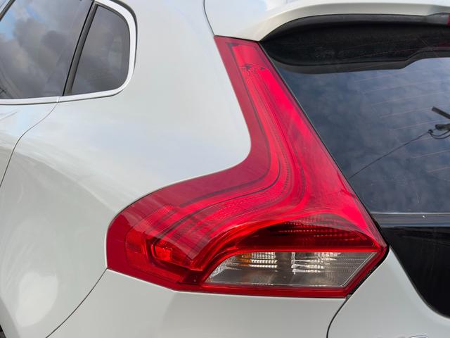 VOLVO V40 T4