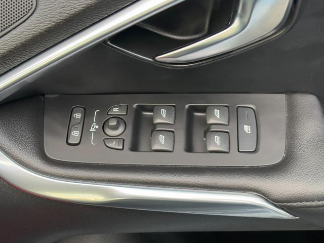 VOLVO V40 T4