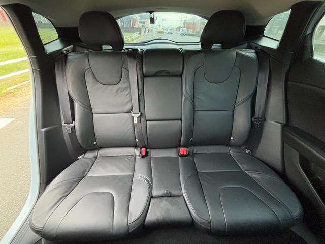VOLVO V40 T4