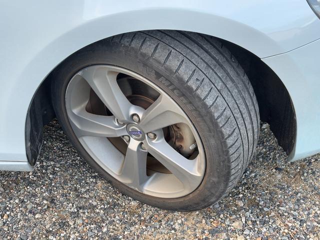 VOLVO V40 T4