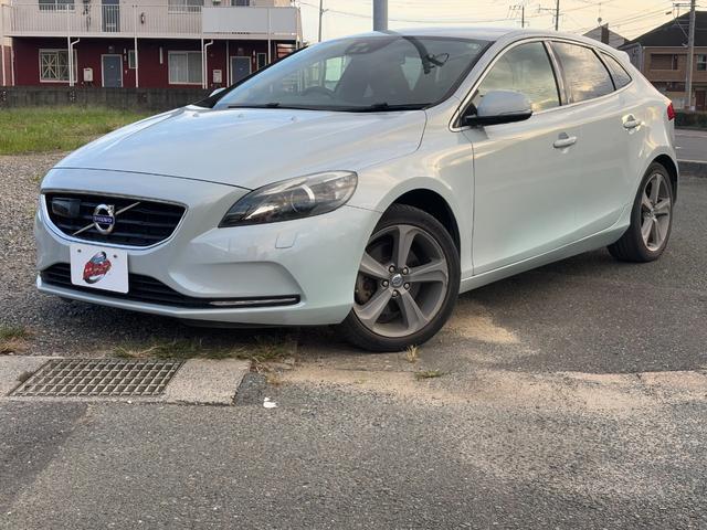 VOLVO V40 T4