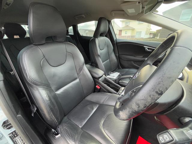 VOLVO V40 T4