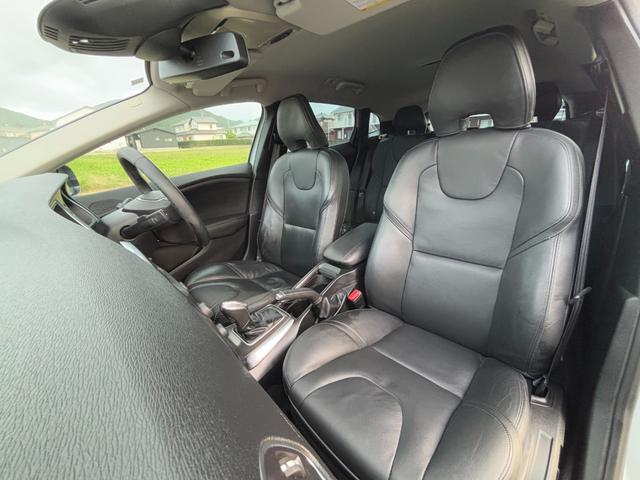 VOLVO V40 T4