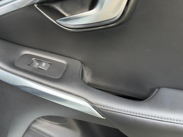 VOLVO V40 T4