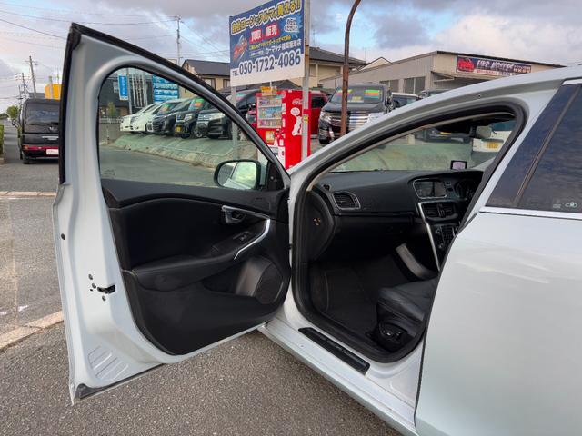 VOLVO V40 T4