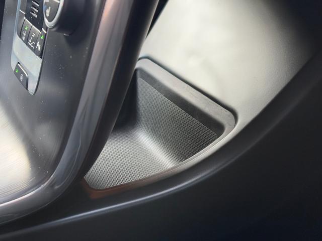 VOLVO V40 T4