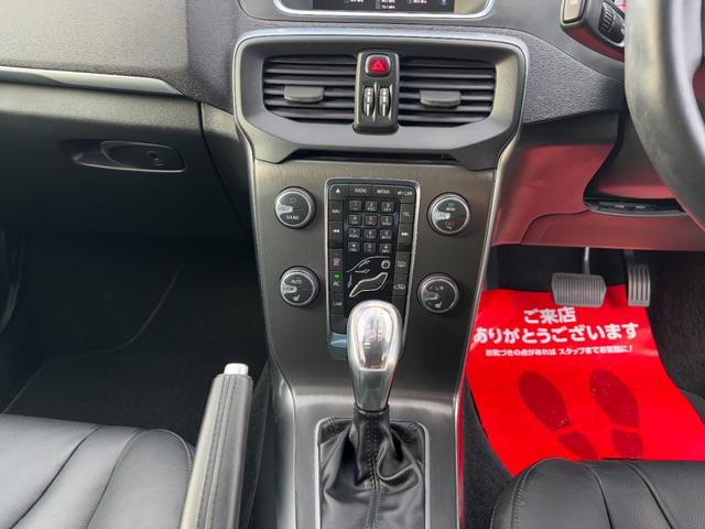 VOLVO V40 T4