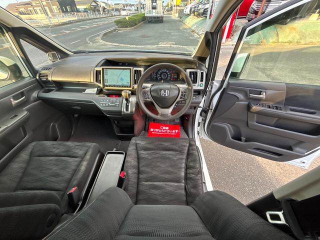 ステップワゴン G Eセレクション ETC バックカメラ ナビ TV オートクルーズコントロール 両側電動スライドドア スマートキー アイドリングストップ 電動格納ミラー 3列シート CVT CD DVD再生 USB(2枚目)