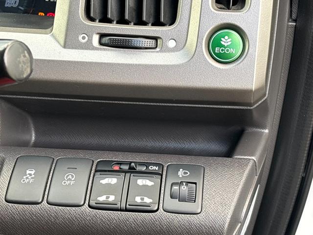 ステップワゴン G Eセレクション ETC バックカメラ ナビ TV オートクルーズコントロール 両側電動スライドドア スマートキー アイドリングストップ 電動格納ミラー 3列シート CVT CD DVD再生 USB(9枚目)