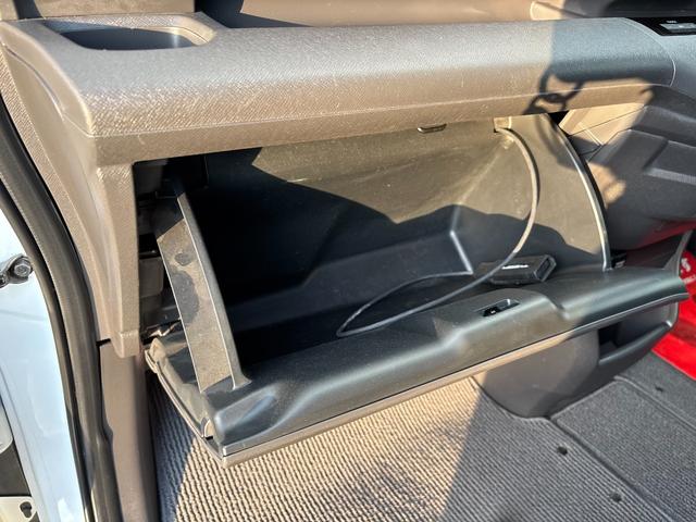 ステップワゴン G Eセレクション ETC バックカメラ ナビ TV オートクルーズコントロール 両側電動スライドドア スマートキー アイドリングストップ 電動格納ミラー 3列シート CVT CD DVD再生 USB(50枚目)