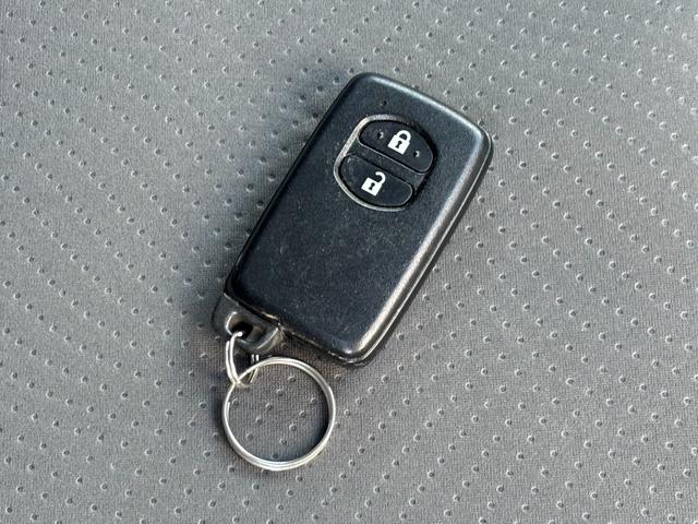 プリウス S ドライブレコーダー バックカメラ ナビ TV クリアランスソナー オートライト HID スマートキー 電動格納ミラー CVT 盗難防止システム 衝突安全ボディ ABS CD DVD再生(8枚目)