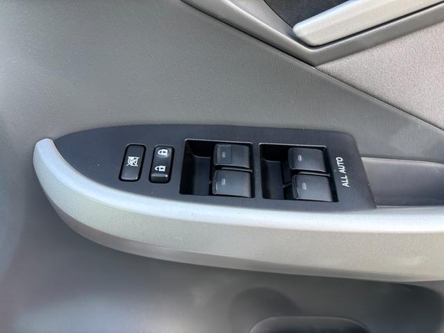 プリウス S ドライブレコーダー バックカメラ ナビ TV クリアランスソナー オートライト HID スマートキー 電動格納ミラー CVT 盗難防止システム 衝突安全ボディ ABS CD DVD再生(11枚目)