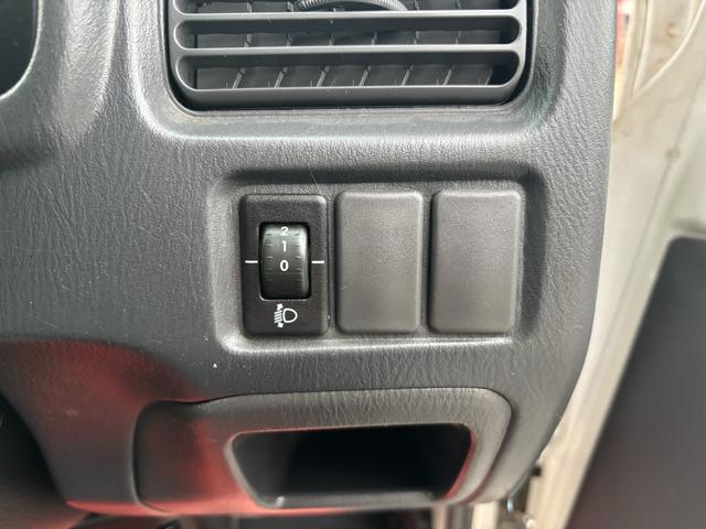サンバーバン ＶＢ　ＡＴ　両側スライドドア　エアコン　運転席エアバッグ　助手席エアバッグ（8枚目）