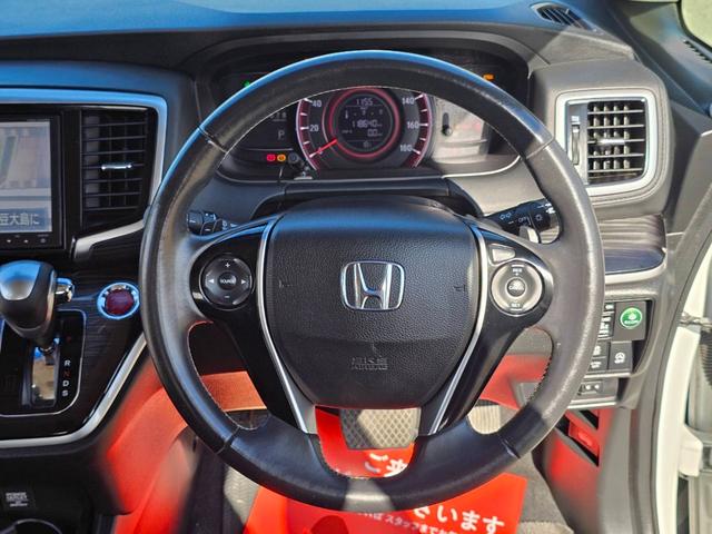 オデッセイ アブソルート　ＥＴＣ　バックカメラ　ＴＶ　クリアランスソナー　オートクルーズコントロール　両側電動スライドドア　オートライト　ＬＥＤヘッドランプ　スマートキー　アイドリングストップ　電動格納ミラー　後席モニター（2枚目）