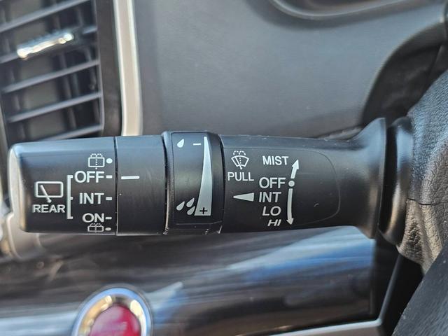 オデッセイ アブソルート　ＥＴＣ　バックカメラ　ＴＶ　クリアランスソナー　オートクルーズコントロール　両側電動スライドドア　オートライト　ＬＥＤヘッドランプ　スマートキー　アイドリングストップ　電動格納ミラー　後席モニター（6枚目）