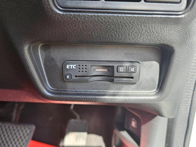 オデッセイ アブソルート　ＥＴＣ　バックカメラ　ＴＶ　クリアランスソナー　オートクルーズコントロール　両側電動スライドドア　オートライト　ＬＥＤヘッドランプ　スマートキー　アイドリングストップ　電動格納ミラー　後席モニター（9枚目）