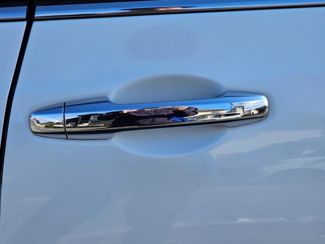 オデッセイ アブソルート　ＥＴＣ　バックカメラ　ＴＶ　クリアランスソナー　オートクルーズコントロール　両側電動スライドドア　オートライト　ＬＥＤヘッドランプ　スマートキー　アイドリングストップ　電動格納ミラー　後席モニター（24枚目）