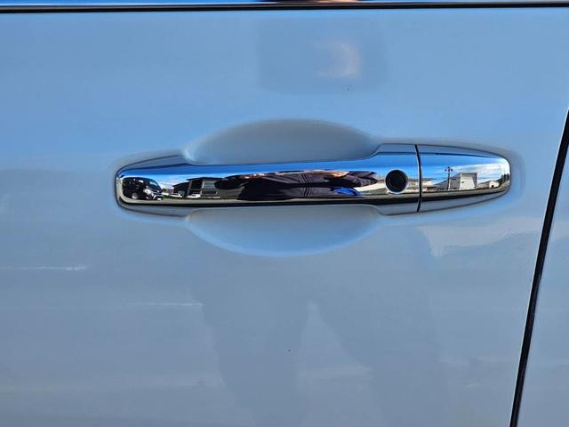 オデッセイ アブソルート　ＥＴＣ　バックカメラ　ＴＶ　クリアランスソナー　オートクルーズコントロール　両側電動スライドドア　オートライト　ＬＥＤヘッドランプ　スマートキー　アイドリングストップ　電動格納ミラー　後席モニター（25枚目）