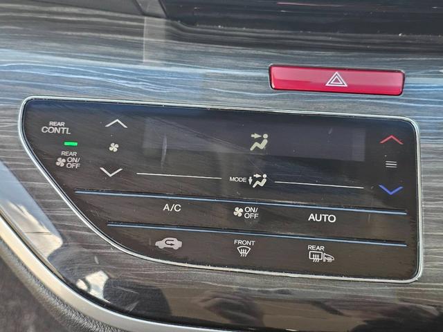 オデッセイ アブソルート　ＥＴＣ　バックカメラ　ＴＶ　クリアランスソナー　オートクルーズコントロール　両側電動スライドドア　オートライト　ＬＥＤヘッドランプ　スマートキー　アイドリングストップ　電動格納ミラー　後席モニター（32枚目）