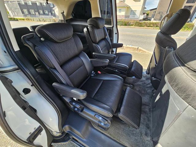 オデッセイ アブソルート　ＥＴＣ　バックカメラ　ＴＶ　クリアランスソナー　オートクルーズコントロール　両側電動スライドドア　オートライト　ＬＥＤヘッドランプ　スマートキー　アイドリングストップ　電動格納ミラー　後席モニター（38枚目）