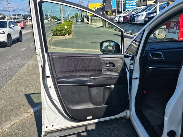 オデッセイ アブソルート　ＥＴＣ　バックカメラ　ＴＶ　クリアランスソナー　オートクルーズコントロール　両側電動スライドドア　オートライト　ＬＥＤヘッドランプ　スマートキー　アイドリングストップ　電動格納ミラー　後席モニター（42枚目）