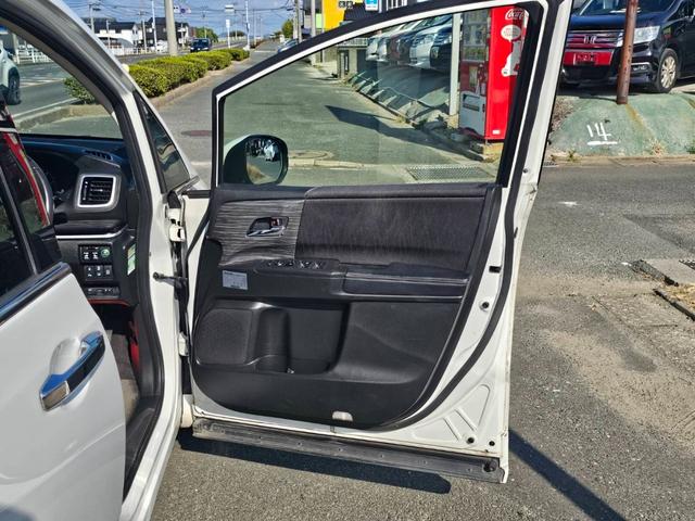 オデッセイ アブソルート　ＥＴＣ　バックカメラ　ＴＶ　クリアランスソナー　オートクルーズコントロール　両側電動スライドドア　オートライト　ＬＥＤヘッドランプ　スマートキー　アイドリングストップ　電動格納ミラー　後席モニター（43枚目）