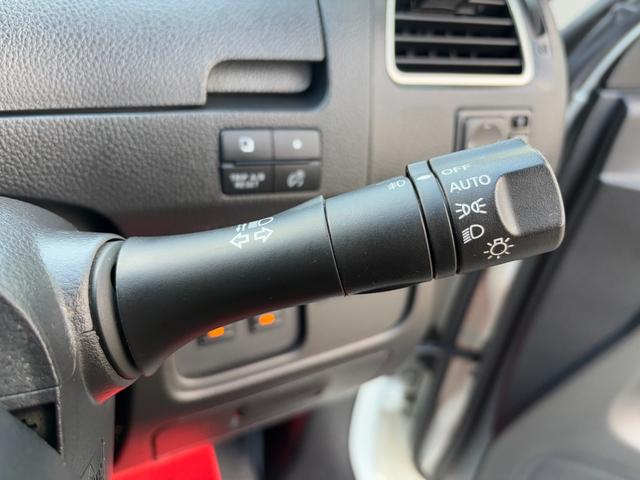 セレナ ハイウェイスター　Ｖセレ＋セーフティＩＩ　ＳＨＶ　ＥＴＣ　全周囲カメラ　ナビ　ＴＶ　クリアランスソナー　オートクルーズコントロール　レーンアシスト　衝突被害軽減システム　両側電動スライドドア　オートライト　ＬＥＤヘッドランプ　スマートキー（11枚目）