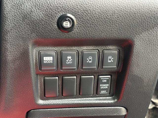 エルグランド ２５０ハイウェイスター　ＥＴＣ　全周囲カメラ　ナビ　ＴＶ　クリアランスソナー　両側電動スライドドア　オートライト　ＨＩＤ　スマートキー　電動格納ミラー　３列シート　ＣＶＴ　アルミホイール　ＣＤ　ミュージックプレイヤー接続可（8枚目）