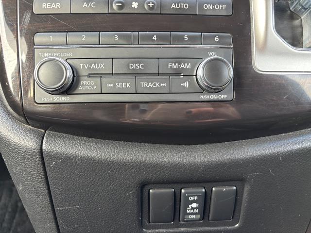 エルグランド ２５０ハイウェイスター　ＥＴＣ　全周囲カメラ　ナビ　ＴＶ　クリアランスソナー　両側電動スライドドア　オートライト　ＨＩＤ　スマートキー　電動格納ミラー　３列シート　ＣＶＴ　アルミホイール　ＣＤ　ミュージックプレイヤー接続可（9枚目）