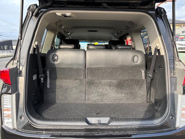 エルグランド ２５０ハイウェイスター　ＥＴＣ　全周囲カメラ　ナビ　ＴＶ　クリアランスソナー　両側電動スライドドア　オートライト　ＨＩＤ　スマートキー　電動格納ミラー　３列シート　ＣＶＴ　アルミホイール　ＣＤ　ミュージックプレイヤー接続可（17枚目）